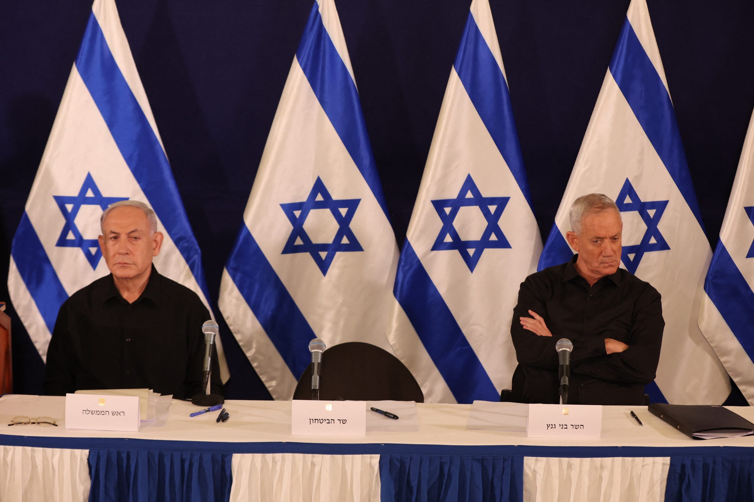 Benjamin Netanyahu puede estar ganando tiempo en cualquier decisión. Su colega ministerial Benny Gantz instó a los observadores a escuchar solo los anuncios oficiales