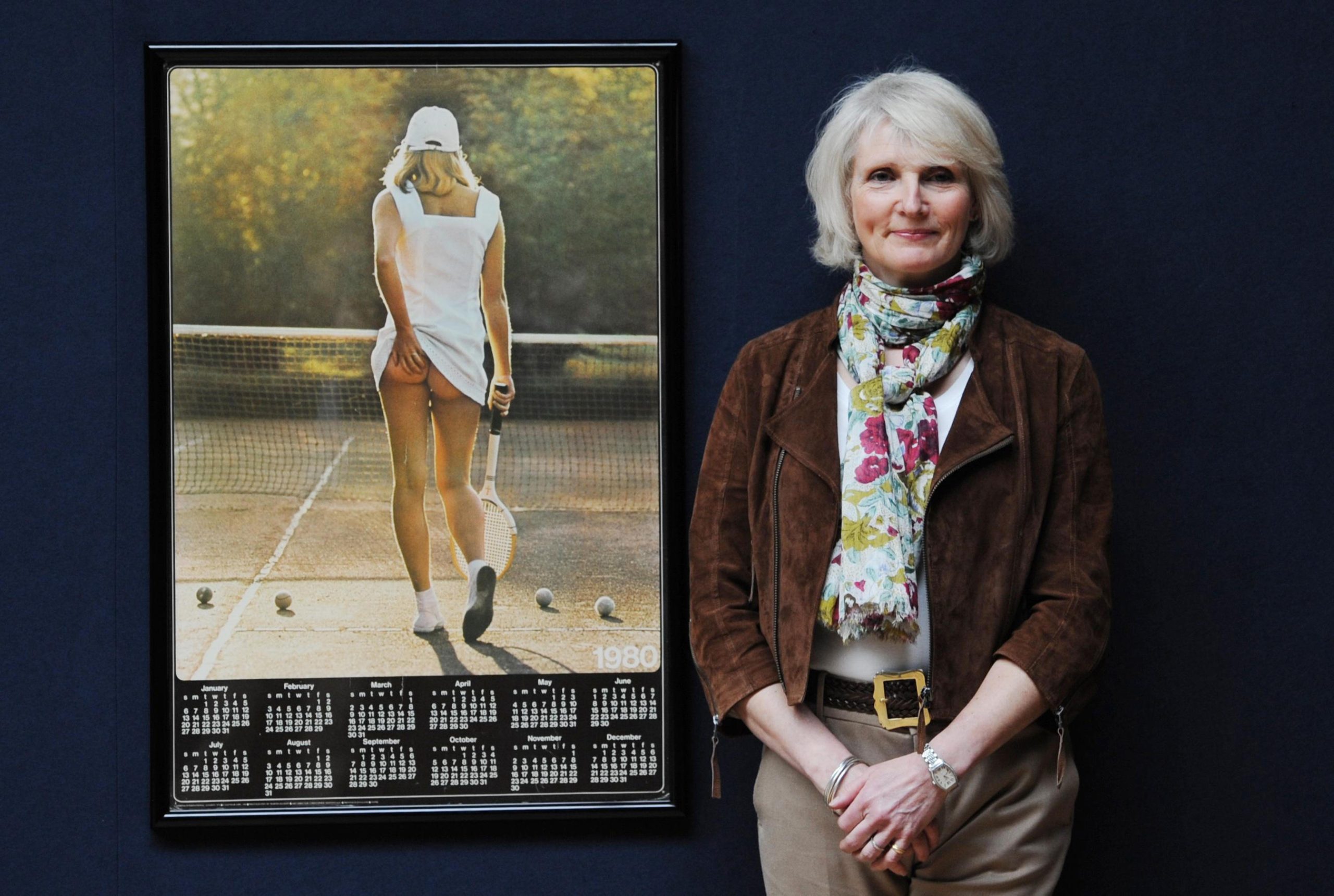 Esta imagen de Fiona Walker, ahora en sus sesenta, fue tomada en 1976 y se hizo famosa por un calendario de Athena