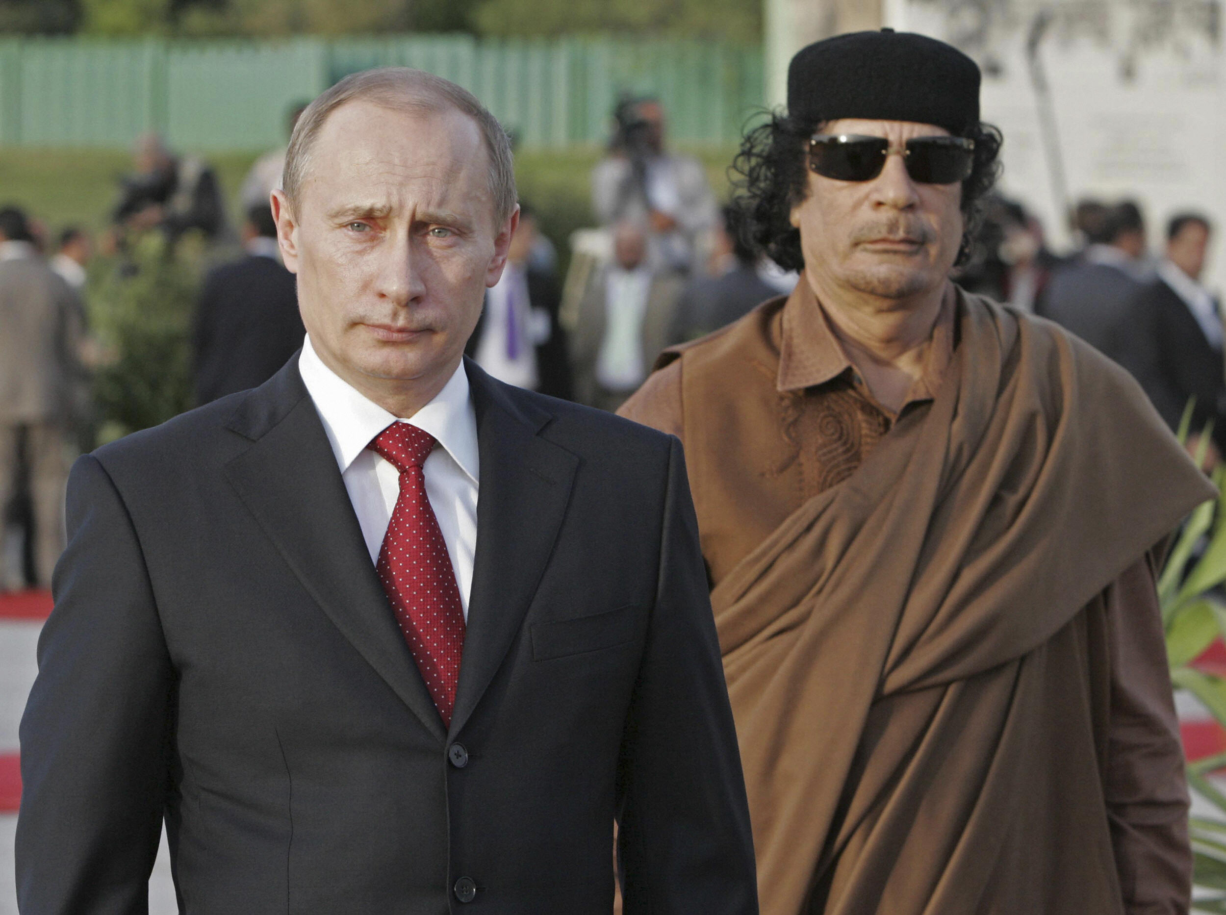 Putin con el coronel Gaddafi, el dictador libio, en Trípoli en 2008